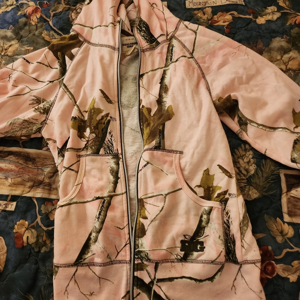Womens size medium realtree zip up